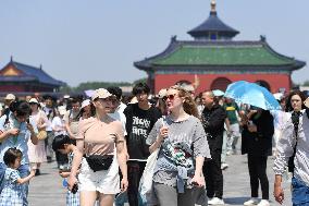 Xinhua Headlines: China's visa-free policy ignites European enthusiasm, enhances exchanges