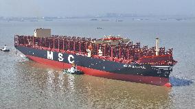 Ultra Large Container Cargo Ships Yangtze River Towing Operation