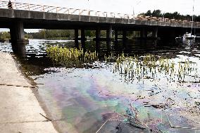 Oil spill in Pirita river