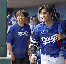 Baseball: Dodgers' Ohtani, interpreter Mizuhara