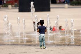 Heat Wave Breaks Records In 10 Cities - Mexico