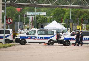 Exclu - Prisoner Escapes As 2 Officers Killed In Van Ambush - France