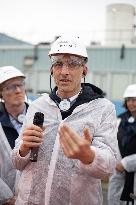 Raphael Glucksmann visits the MetEx factory - Amiens