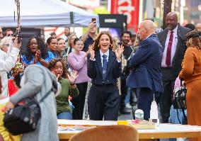 The Drew Barrymore Show In Times Square - NYC