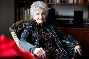 Canadian Writer And Nobel Prize Alice Munro Dies At 92