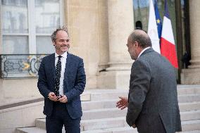 The weekly cabinet meeting in Paris