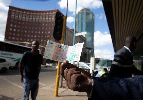 ZIMBABWE-HARARE-CURRENCY-ILLEGAL TRADE-CRACKDOWN