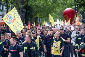 Firefighters Demonstrate - Paris