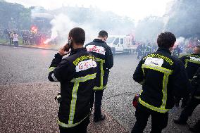 Firefighters Demonstrate - Paris