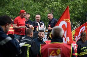 Firefighters Demonstrate - Paris