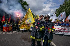 Firefighters Demonstrate - Paris