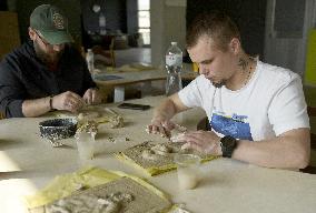 Clay modeling workshop for military personnel in Kyiv