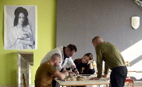 Clay modeling workshop for military personnel in Kyiv