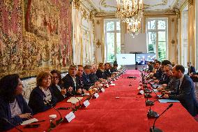 Meeting with the liaison committees on the situation in New Caledonia at Matignon - Paris