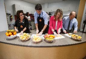 Prime Minister Trudeau Prepares Food for Students - Canada