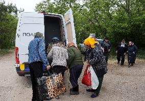 Police evacuate citizens from border areas of Kharkiv region