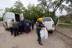 Police evacuate citizens from border areas of Kharkiv region