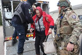 Police evacuate citizens from border areas of Kharkiv region