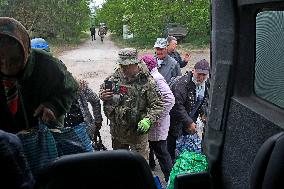 Police evacuate citizens from border areas of Kharkiv region