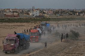 MIDEAST-GAZA-HUMANITARIAN AID-TRUCKS