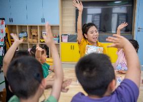 ChineseToday | Teacher brings more possibilities to hearing-impaired children in central China's Hubei