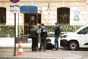 A Jewelry Store On Avenue Montaigne Robbed By Armed Individuals - Paris