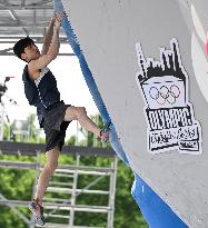 (SP)CHINA-SHANGHAI-OLYMPIC QUALIFIER SERIES-SPORT CLIMBING-MEN'S BOULDER & LEAD-FINAL(CN)