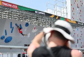 (SP)CHINA-SHANGHAI-OLYMPIC QUALIFIER SERIES-SPORT CLIMBING-MEN'S BOULDER & LEAD-FINAL(CN)