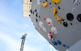 (SP)CHINA-SHANGHAI-OLYMPIC QUALIFIER SERIES-SPORT CLIMBING-MEN'S BOULDER & LEAD-FINAL(CN)