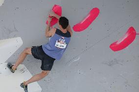 (SP)CHINA-SHANGHAI-OLYMPIC QUALIFIER SERIES-SPORT CLIMBING-MEN'S BOULDER & LEAD-FINAL(CN)