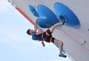 (SP)CHINA-SHANGHAI-OLYMPIC QUALIFIER SERIES-SPORT CLIMBING-MEN'S BOULDER & LEAD-FINAL(CN)