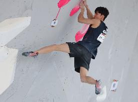 (SP)CHINA-SHANGHAI-OLYMPIC QUALIFIER SERIES-SPORT CLIMBING-MEN'S BOULDER & LEAD-FINAL(CN)