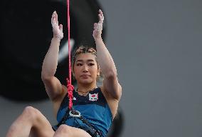 (SP)CHINA-SHANGHAI-OLYMPIC QUALIFIER SERIES SHANGHAI-SPORT CLIMBING-WOMEN'S BOULDER & LEAD-FINAL (CN)