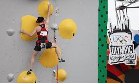 (SP)CHINA-SHANGHAI-OLYMPIC QUALIFIER SERIES SHANGHAI-SPORT CLIMBING-WOMEN'S BOULDER & LEAD-FINAL (CN)