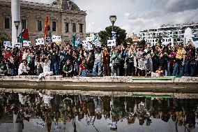 Protest against VOX Meeting Viva 24 - Madrid