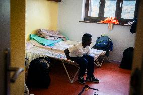 Medecins Du Monde Set Up Accomodations For Migrants - Briancon