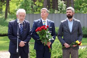 Remembering victims of political repressions at Bykivnia Graves in Kyiv