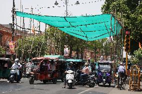 Makeshift Green Shades Tent For Commuters On Hot Summer Day In Jaipur