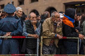 Thousands Protest Land Deal - Yerevan