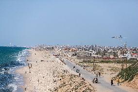 Humanitarian Aid Arrives Across New US Pier - Gaza