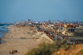 Humanitarian Aid Arrives Across New US Pier - Gaza