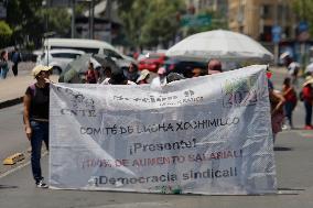 Teachers Of The CNTE Hold Blockades In Mexico City