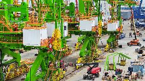 Port Container Lifting Machinery Equipment Export