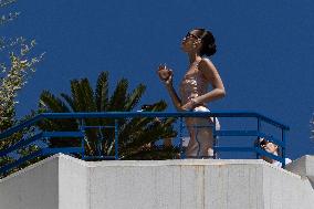 Cannes - Bella Hadid At The Balcony Of Hotel Martinez