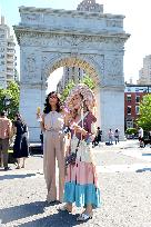 Sarah Jessica Parker And Sarita Choudhury Eat Ice Cream On Set - NYC