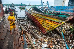 Cremations To The Sea - Indonesia
