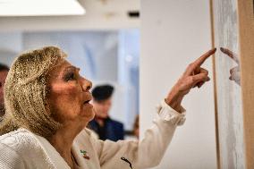 Former Empress of Iran, Farah Pahlavi makes a tour on artworks in Paris FA