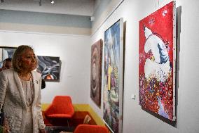 Former Empress of Iran, Farah Pahlavi makes a tour on artworks in Paris FA