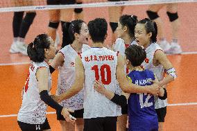 (SP)PHILIPPINES-MANILA-VOLLEYBALL-ASIAN WOMEN'S VOLLEYBALL CHALLENGE CUP 2024-HONG KONG VS VIETNAM