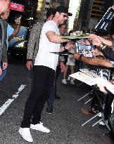 Chris Hemsworth At Late Night Show - NYC